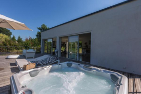 Double chambre piscine, spa, jardin, parc en bordure de rivière